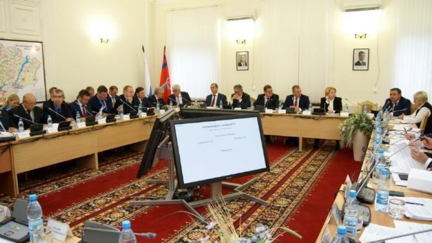 Не верьте плачущему депутату: волгоградские депутаты показывают рост личных доходов в 8-10 раз