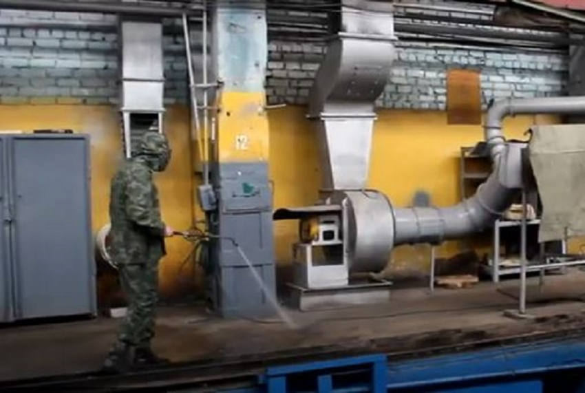 Военные провели дезинфекцию тракторного завода в Волгограде
