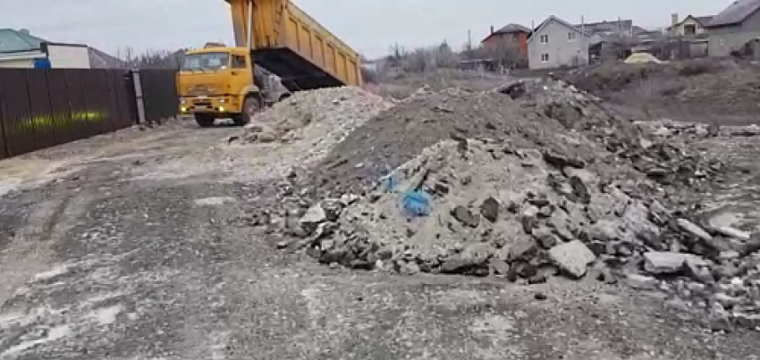После скандального благоустройства Аллеи Героев за 300 мл строительные отходы нашлись в СНТ под Волгоградом