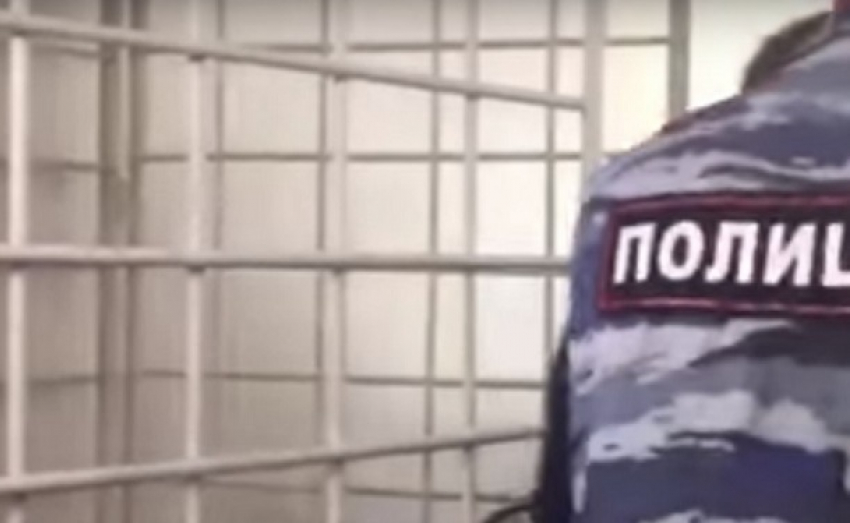 Надругавшийся над двумя пенсионерками 19-летний извращенец из Котельниково идет под суд