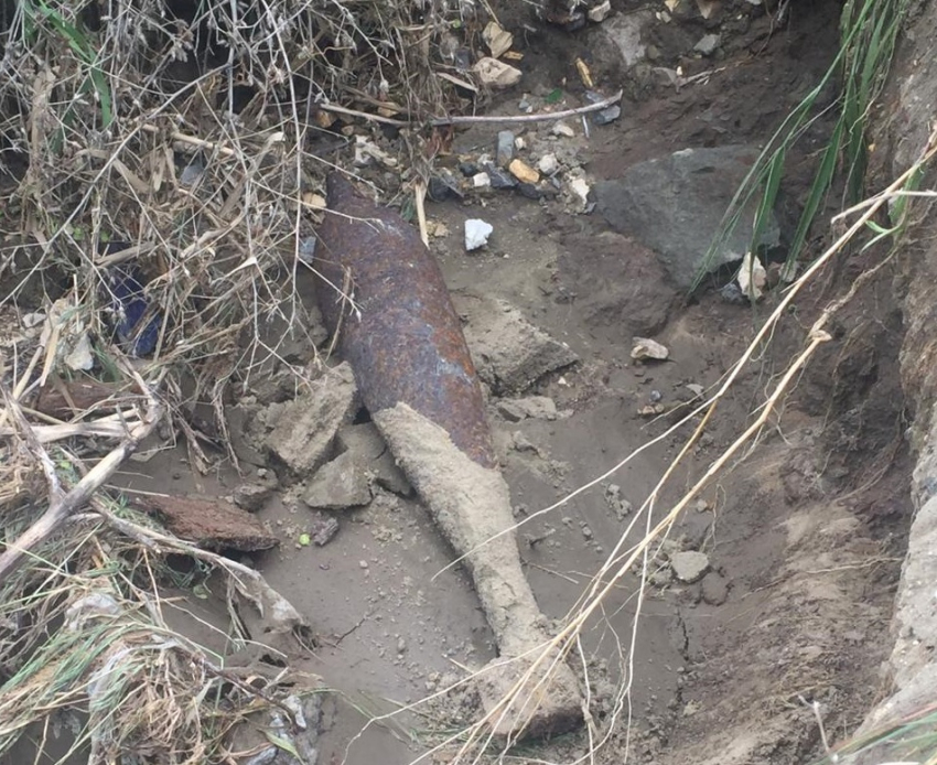 В опасном овраге после размыва грунта у многоэтажки на Тулака волгоградцы нашли боеприпас
