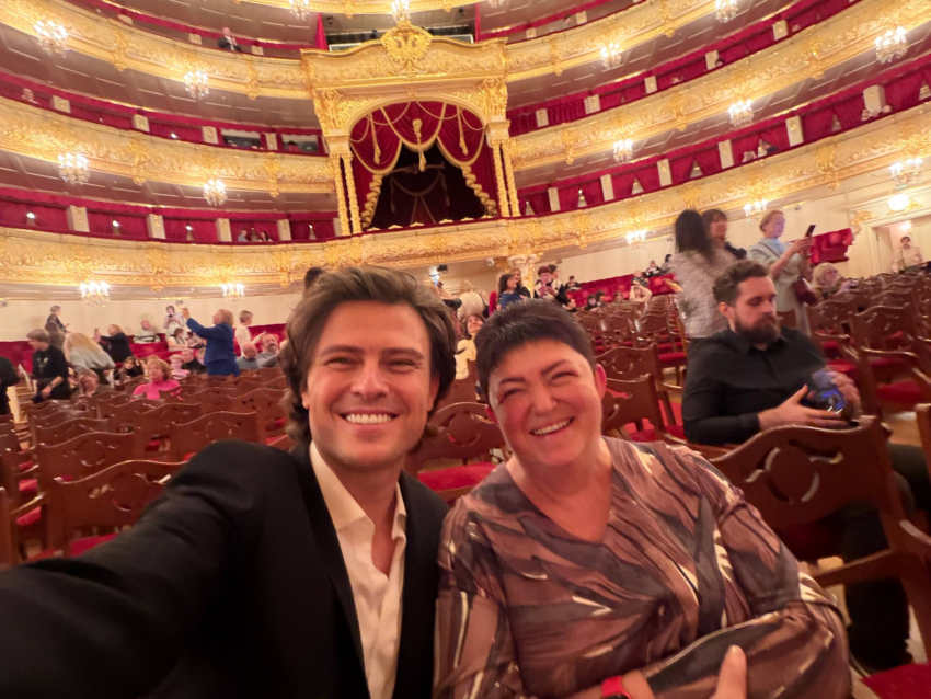 «Сплошная интеллигенция»: Прохор Шаляпин сводил приехавшую из Волгограда маму в Большой театр 