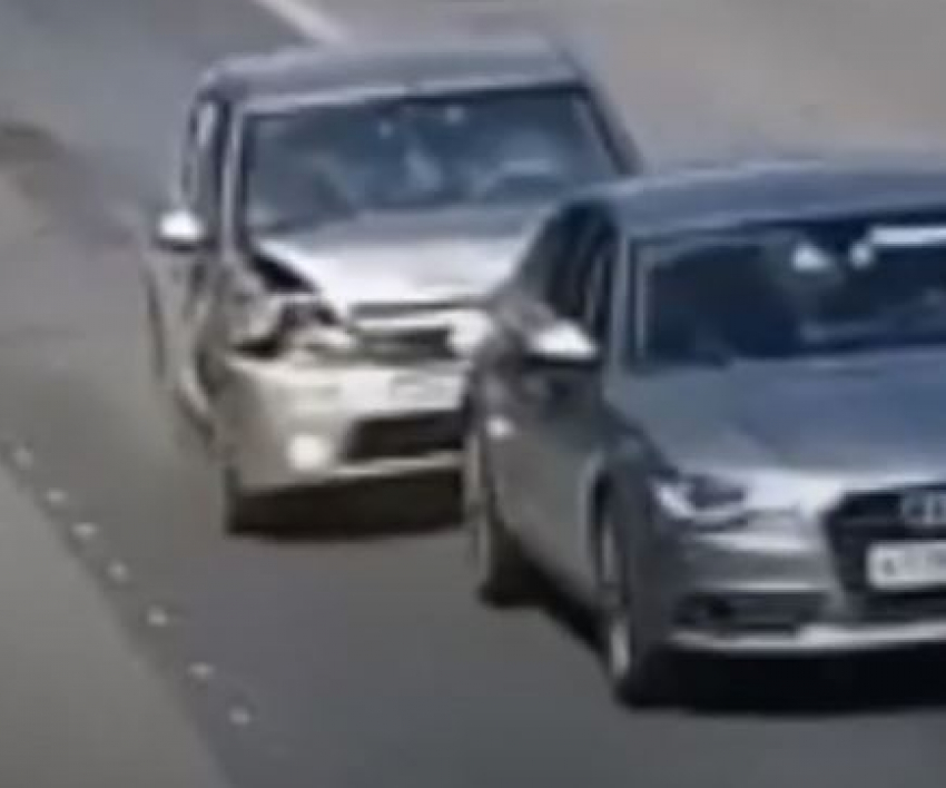 Медленная Audi выбесила настойчивого водителя в Волгограде — видео 