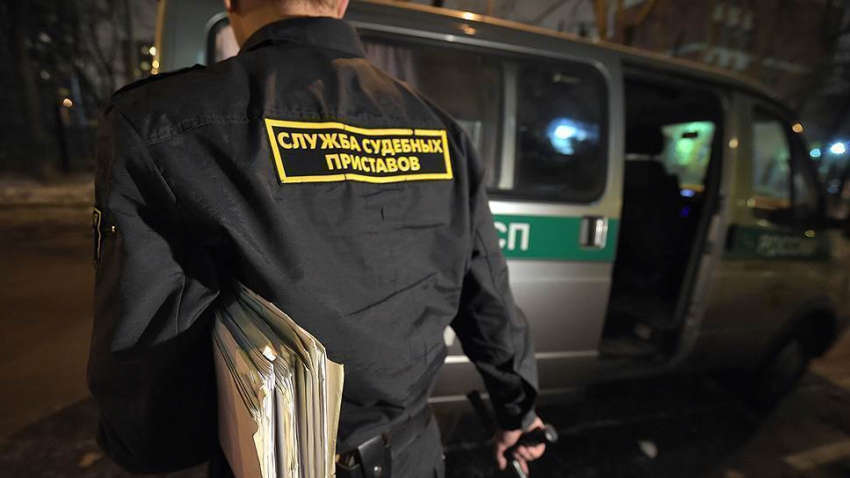 Экс-начальник городского отдела УФССП по Волгоградской области осужден на 6 лет за мошенничество