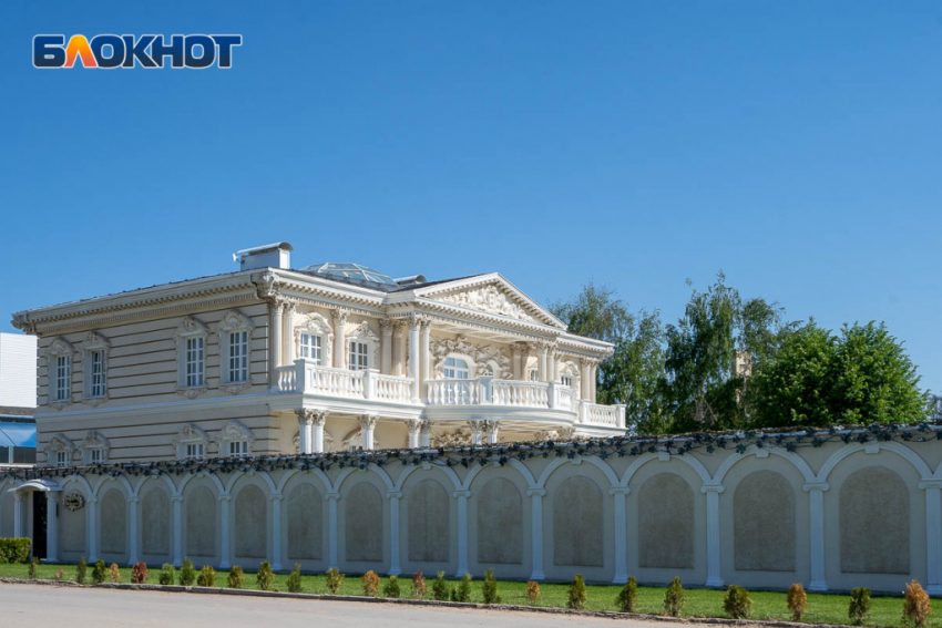 В Волгограде потребовали назвать имена владельцев дворцов