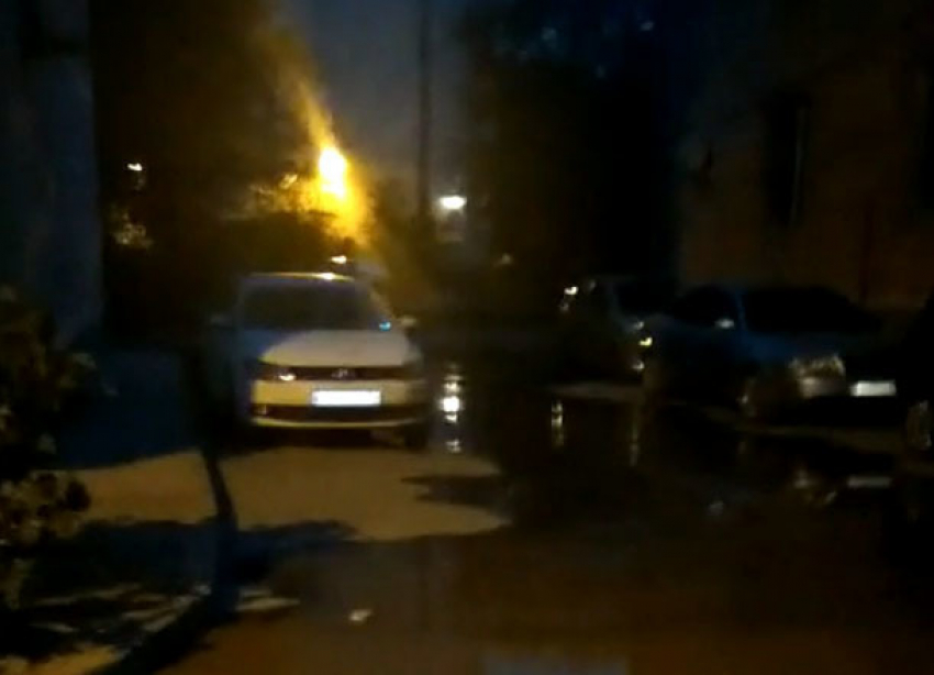 Ночной потоп в Красноармейском районе Волгограда попал на видео