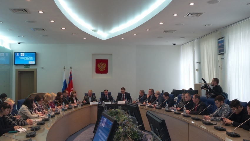 На заседании волгоградских депутатов общественники заявили, что не хотят быть прокладкой