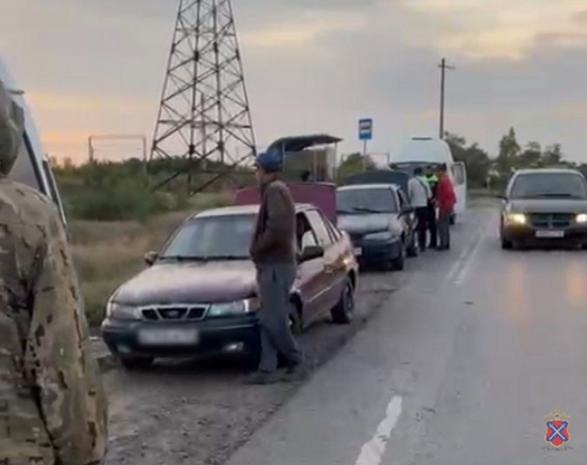 "ГАЗель» с толпой иностранцев остановили под Волгоградом 