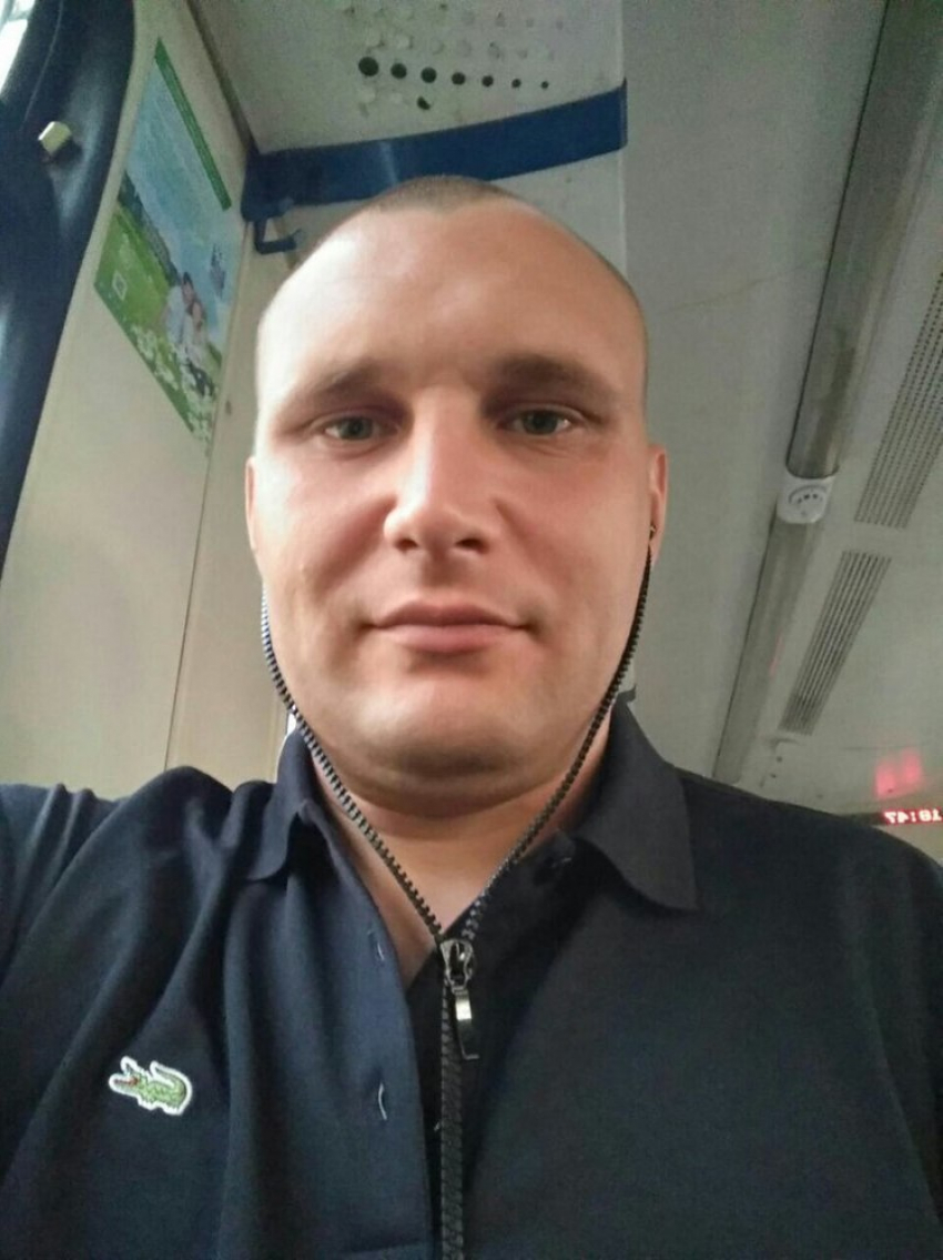 Волгоградцам показали новые фотографии подозреваемого в убийстве волжанок 