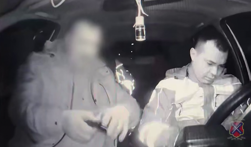 Умолял не давать ему взятку волгоградский инспектор ДПС - видео