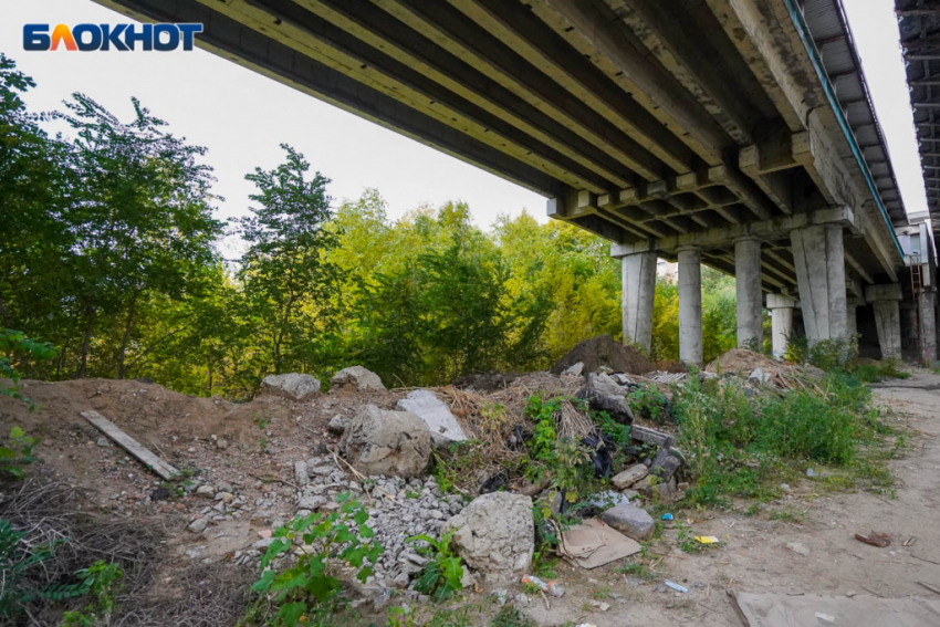 В Волгограде попало на видео смертельное падение мужчины с Астраханского моста