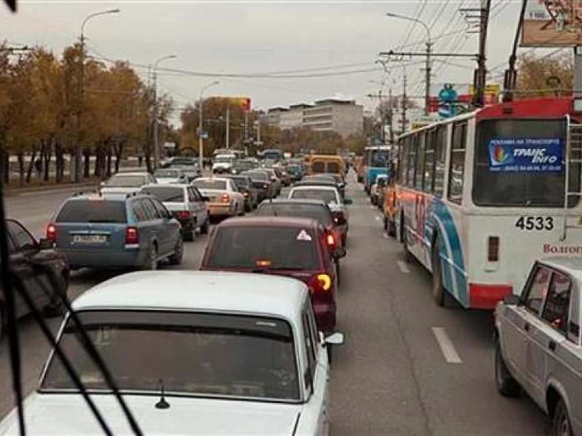 Репетиция парада Победы парализовала движение в центре Волгограда