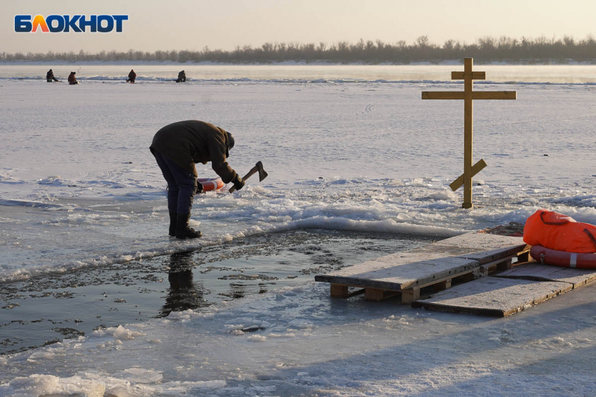 «В проруби воду наберут»: коммунальное ЧП произошло на Крещение в центре Волгограда