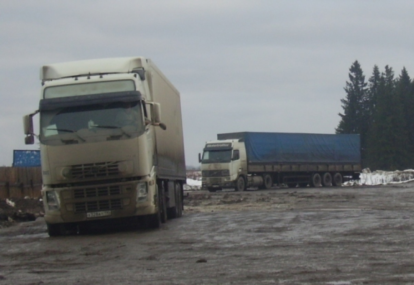 Под Волгоградом дальнобойщик скончался от угарного газа, остановившись на ночлег 