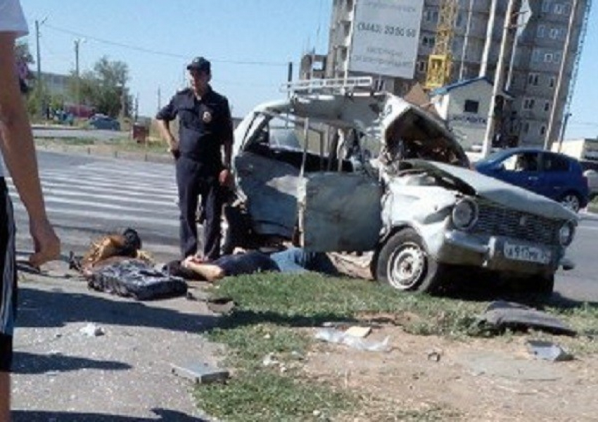 В Волжском у аквапарка водитель «копейки» протаранил ГАЗель 