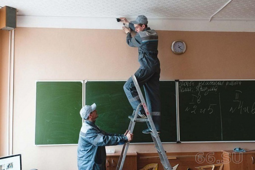 С 1 сентября в каждой школе Волгоградской области за детьми будут наблюдать камеры