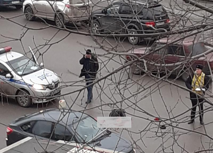 Водитель грузовика насмерть сбил мужчину на улице Качинцев в Волгограде