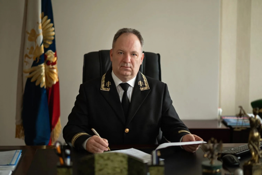 Президент Владимир Путин на шесть лет решил карьеру волгоградского судьи