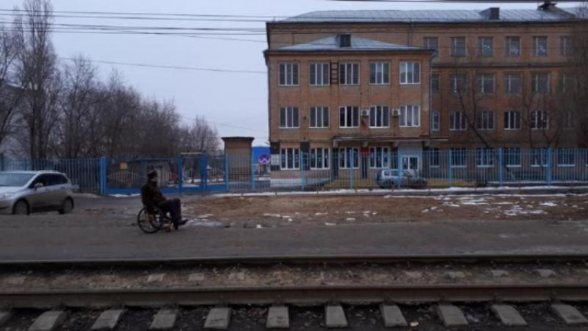 Территорию у входа в областную больницу Волгограда благоустроят за 35 миллионов рублей