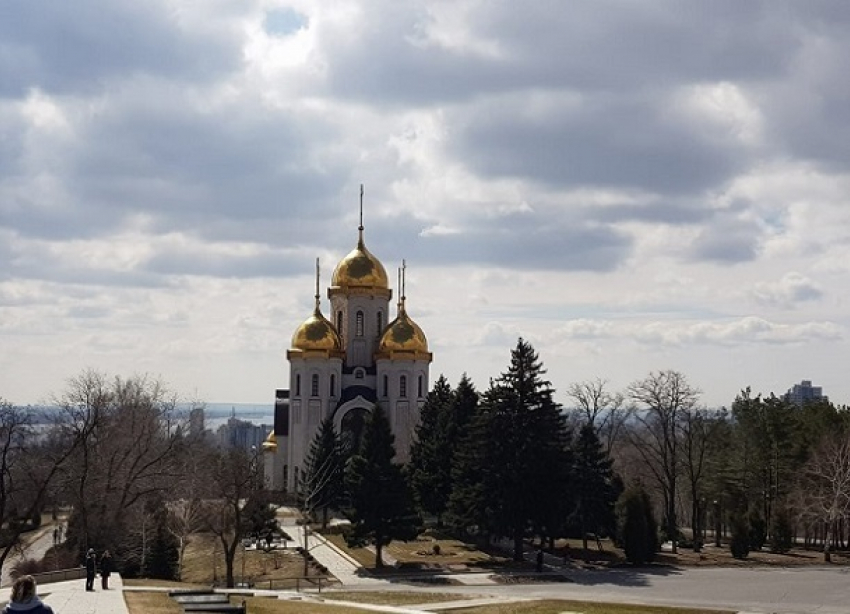 В храмах Волгоградской области помолились о жертвах трагедии в Керчи