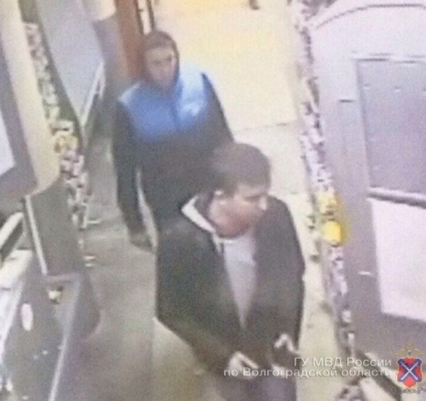 На юге Волгограда задержали банду вооруженных налетчиков на магазины