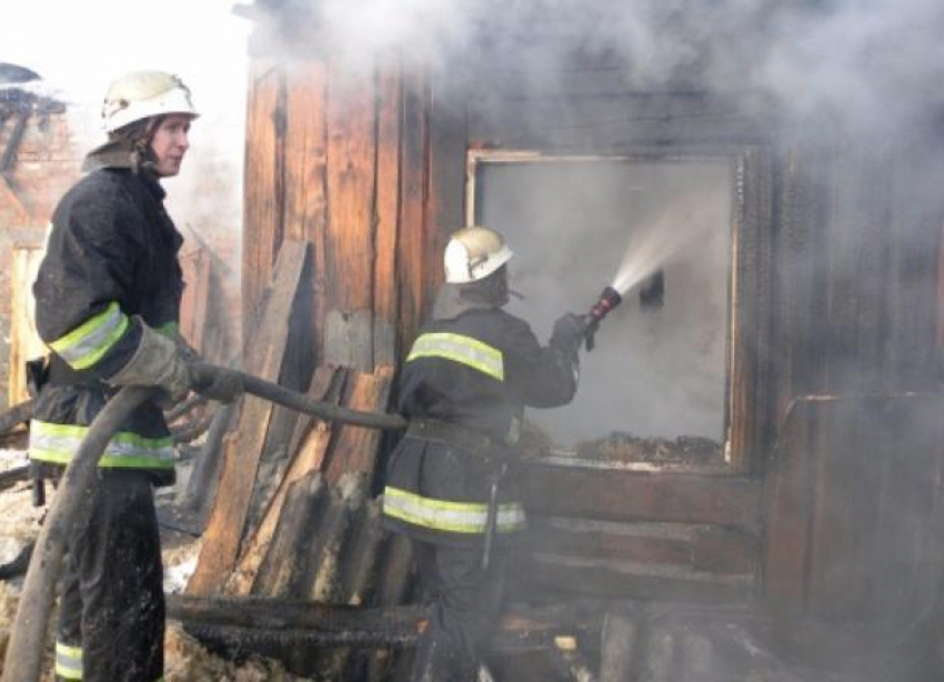 Пенсионерка пострадала на пожаре в летней кухне под Волгоградом
