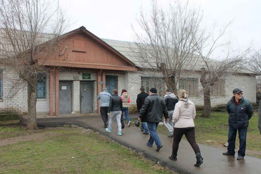 Волгоградское отделение ОНФ пытается спасти на острове Зеленый поликлинику и детский сад