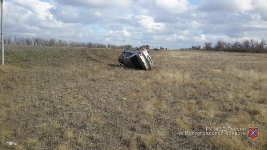 В ДТП на трассе под Волгоградом 1 погиб, 2 пострадали 