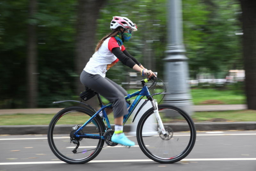 Автоледи на Audi Q5 сбила молодую велосипедистку в Волжском