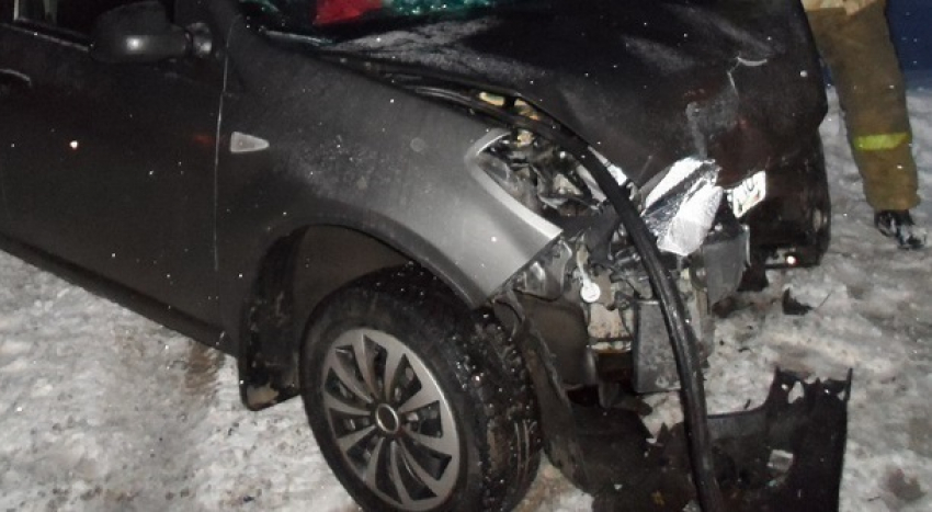 В лобовом столкновении Hyundai Getz и ВАЗа под Волгоградом погиб водитель