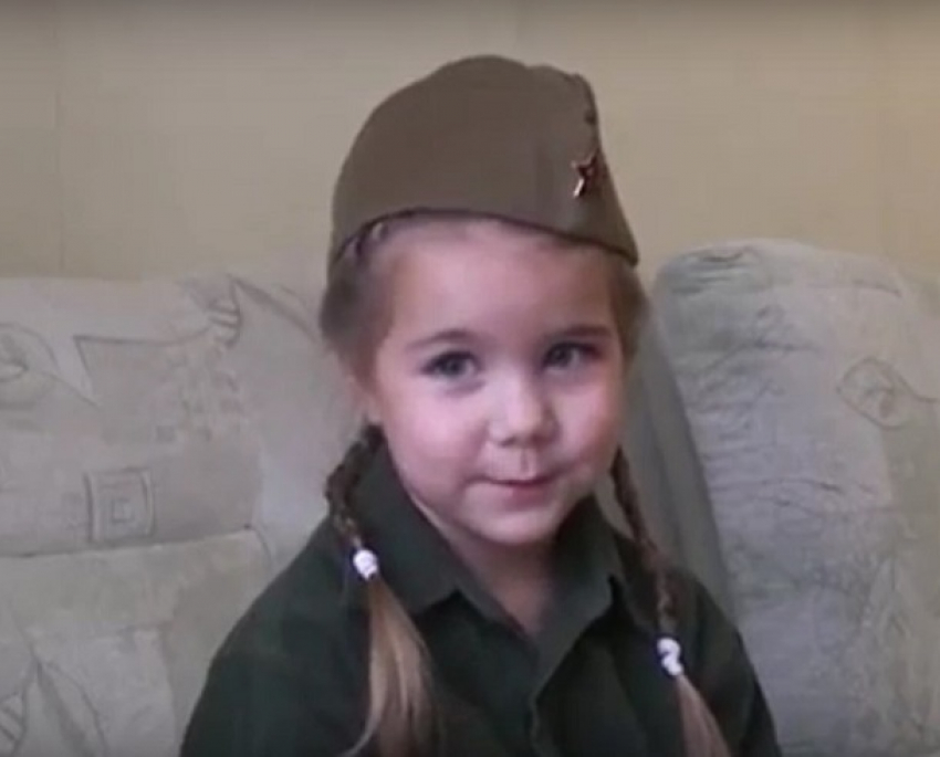 На видео 5-летняя волгоградка Катя рассказала, где воевал ее прадед 
