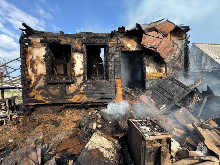 Мужчина и женщина погибли при пожаре под Волгоградом 