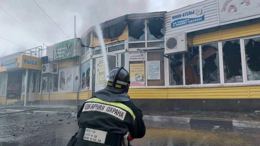 Названа причина попавшего в федеральные сводки пожара на рынке в Волжском