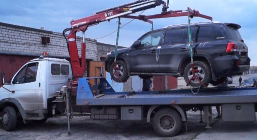 В Волгограде задержали троих угонщиков элитного авто
