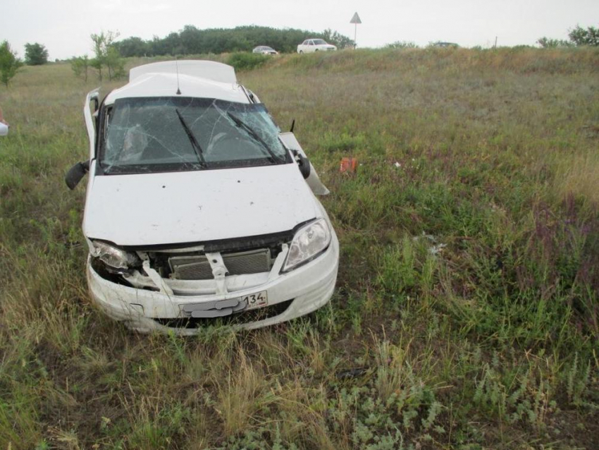 Под Волгоградом в ДТП с Renault погибла 58-летняя пассажирка