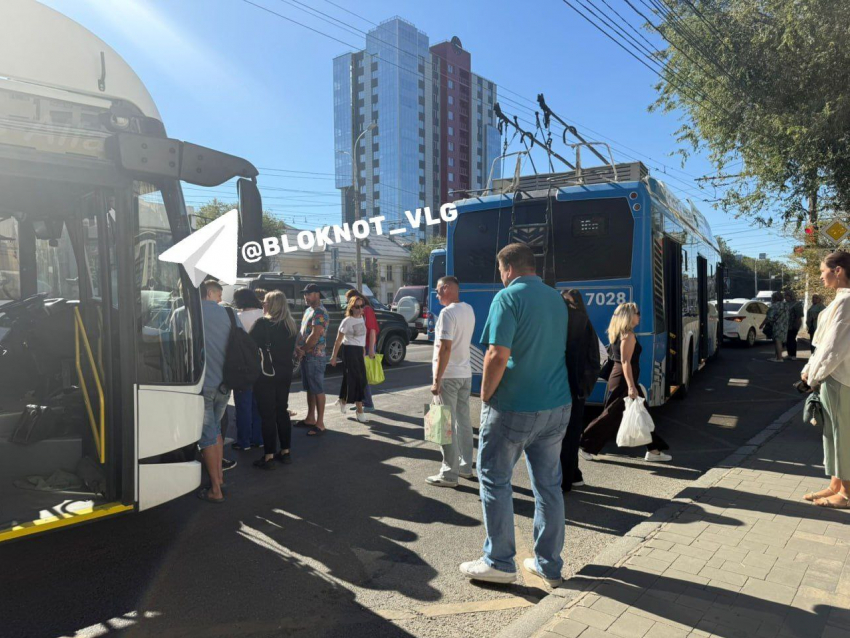 Авария с троллейбусами собрала крупную пробку в центре Волгограда