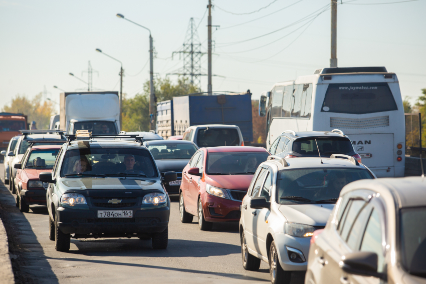 На трех выездах из Волгограда возникли крупные пробки