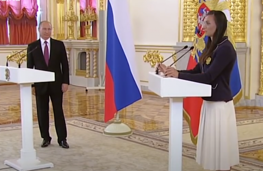 Показала попу и смузи: реакция Исинбаевой на скандал с ее «отречением» от Путина 