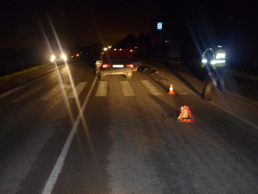 Волгоградец врезался в остановившуюся иномарку, а та сбила пешехода