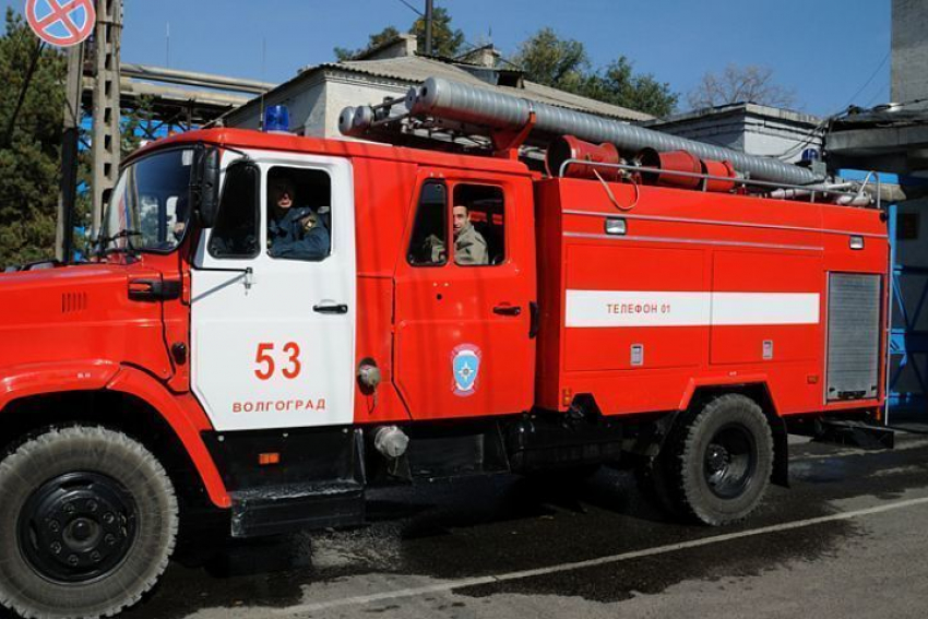 В Волгоградской области при пожаре в жилом доме пострадали 2 человека