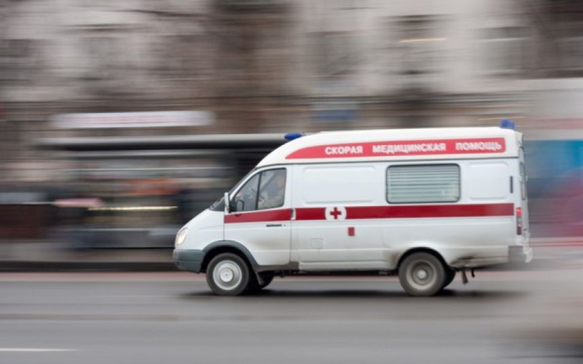 В Урюпинске автоледи врезалась в Hyundai: пострадали 4-летняя девочка и женщина
