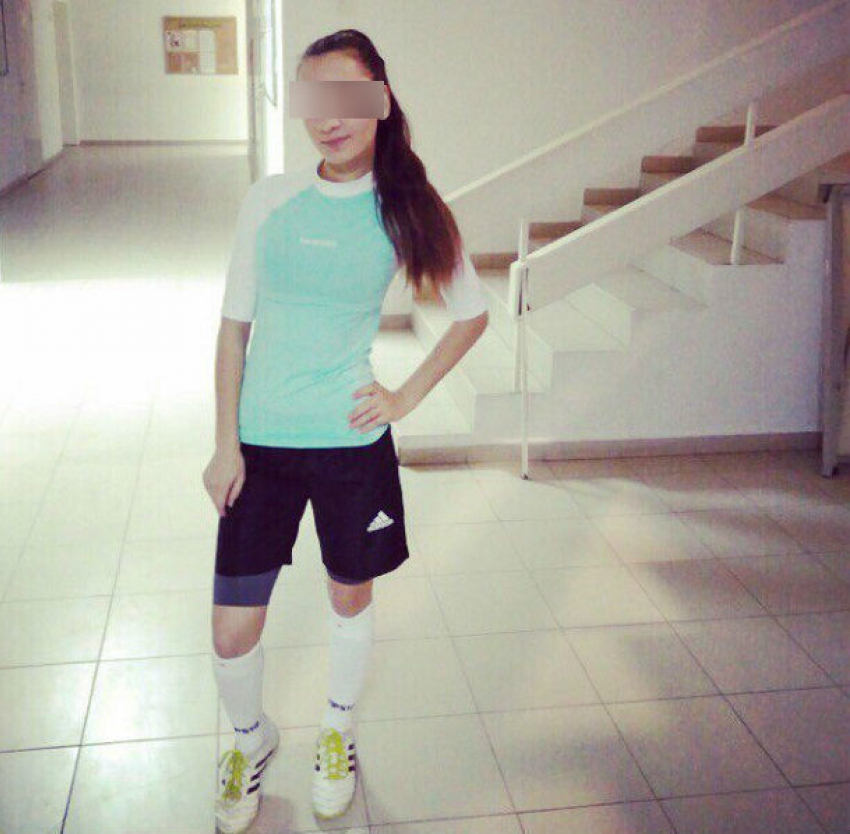 Волгоградцы позавидовали красавице-спортсменке в футбольной форме
