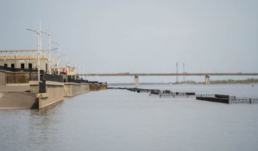 Упавшую с Волгоградского моста 17-летнюю спасают в реанимации