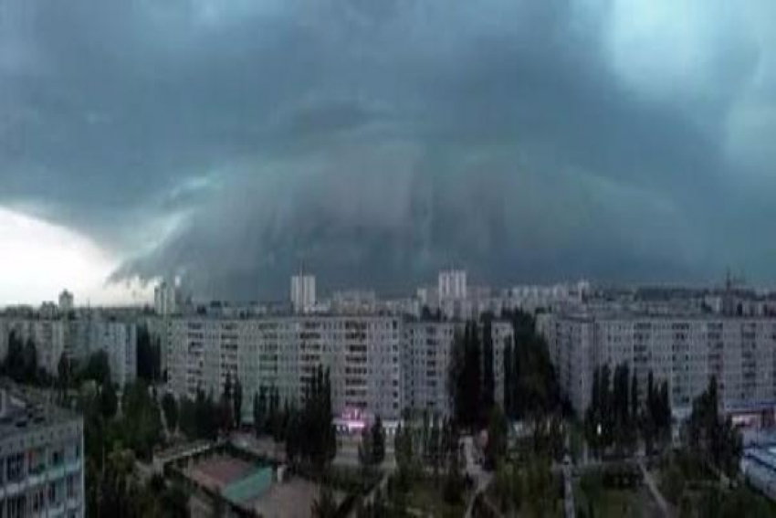 В Волгограде из-за дождя и ветра объявлено штормовое предупреждение 