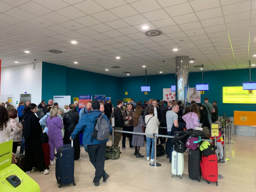 Волгоградский аэропорт стал жертвой масштабного технического сбоя: пассажиры в шоке