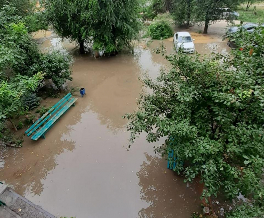 Уникальный двор-бассейн открыли на юге Волгограда
