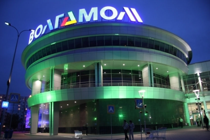 В Волжском у «ВолгаМолла» рецидивист пырнул ножом знакомого