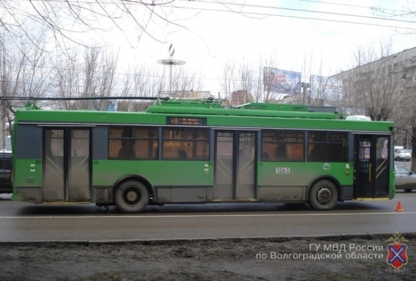 В Волгограде 76-летняя пассажирка троллейбуса пострадала в ДТП