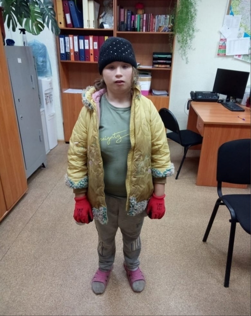 В Волжском пропала 12-летняя школьница с кроликом в ботинках отца