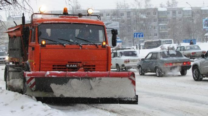 В Волгограде коммунальщики запасли реагента на зиму в половину меньше нормы